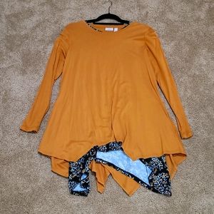 2 piece Logo layers tunic. Size Medium.